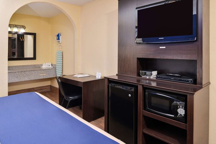 Room 15 of 32