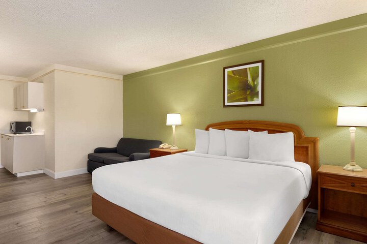 Room 8 of 35