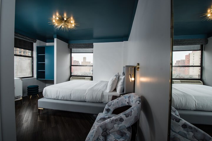 Room 8 of 18