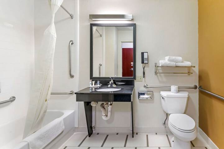Room 10 of 40