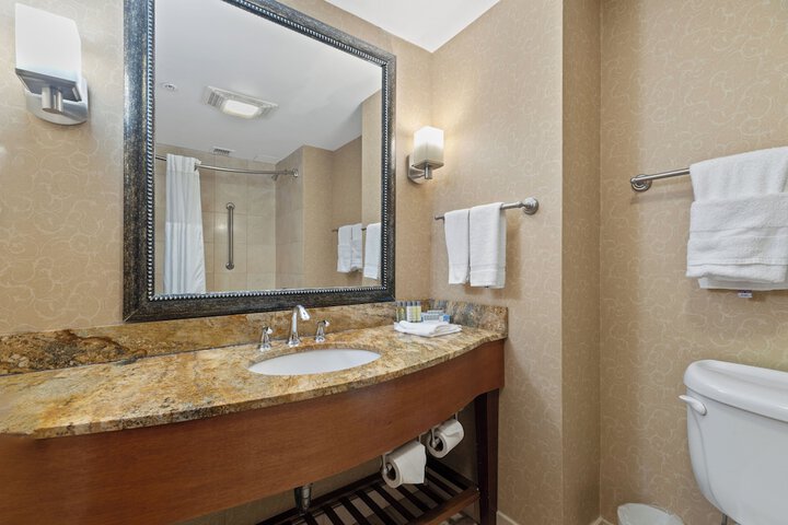 Room 6 of 28