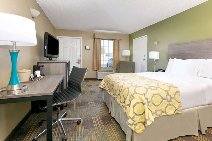 Room 12 of 18