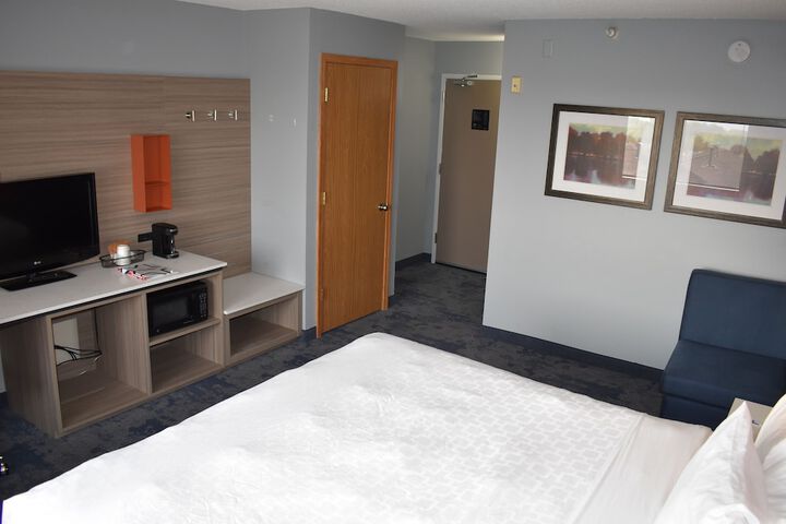 Room 22 of 100