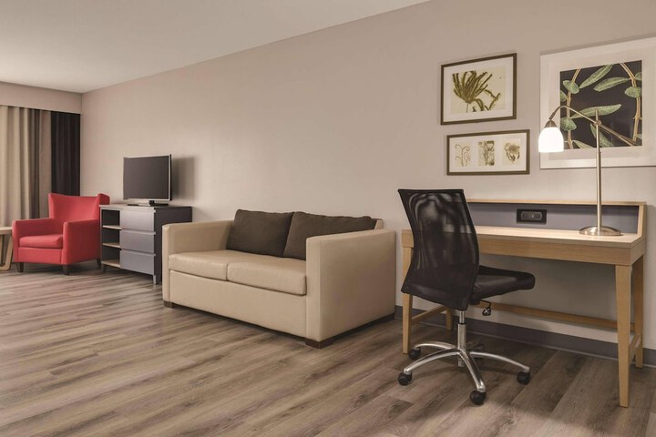 Country Inn & Suites by Radisson Waterloo, IA