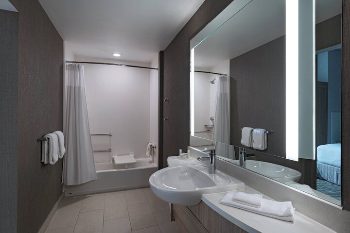 Room 12 of 28