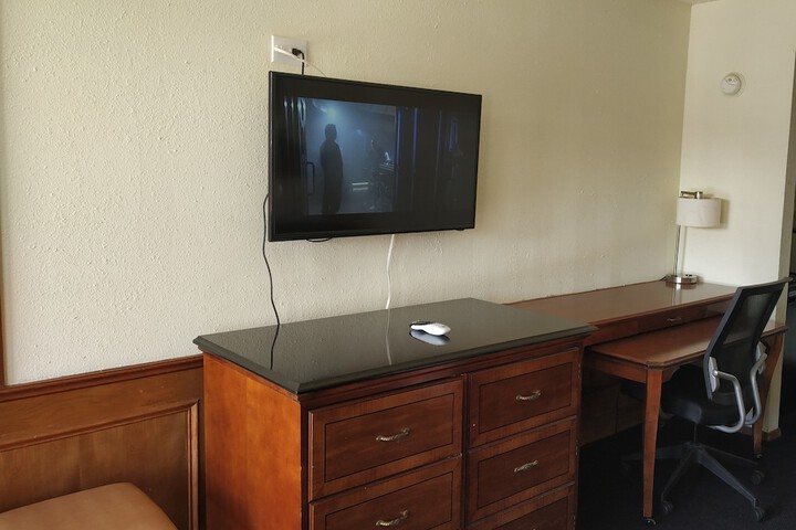Room 8 of 11