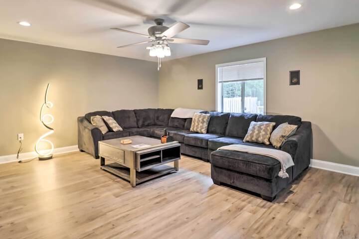 Chic Long Pond Family Home w / Fire Pits & Deck!