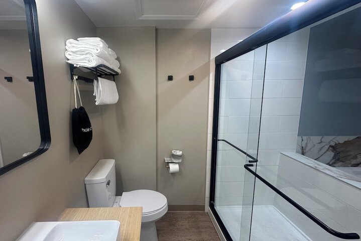 Lighthouse Inn & Suites