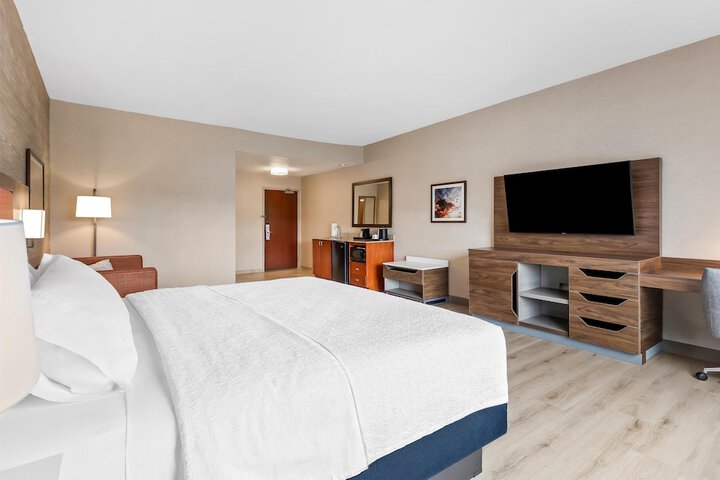 Hampton Inn & Suites Grove City