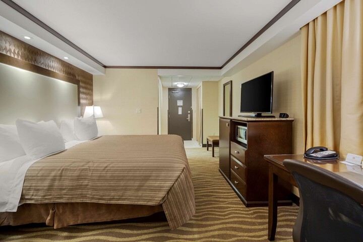 Best Western Premier Denham Inn & Suites