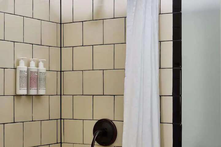 Room 53 of 77