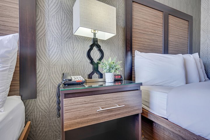 Room 25 of 33