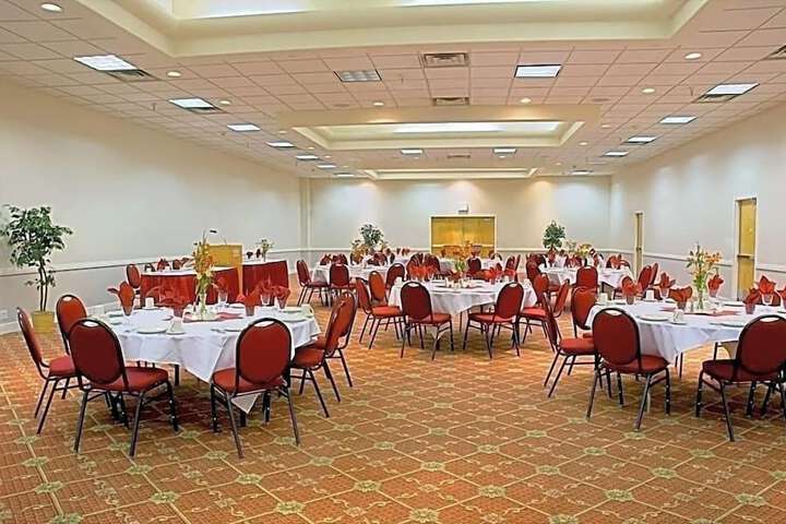 Ballroom/Hall 29 of 33
