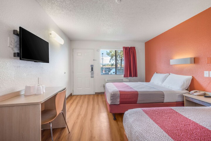 Room 22 of 65