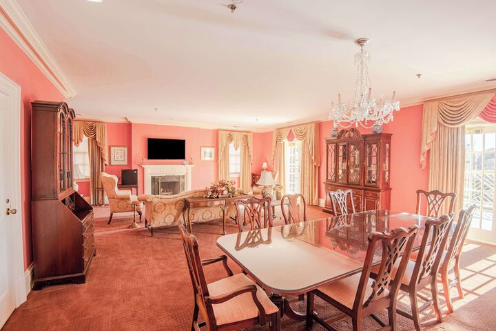Room 33 of 166