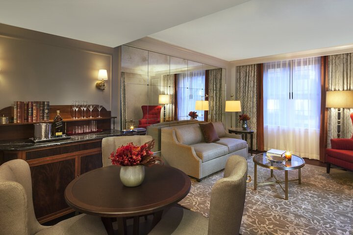 Room 27 of 107