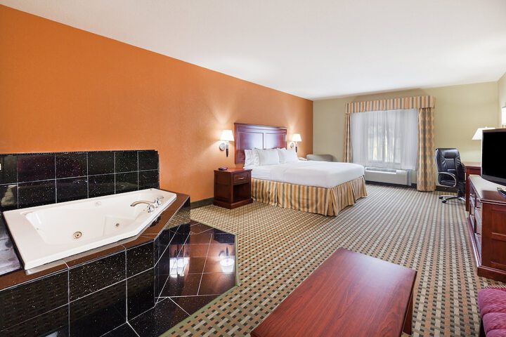 Room 21 of 38