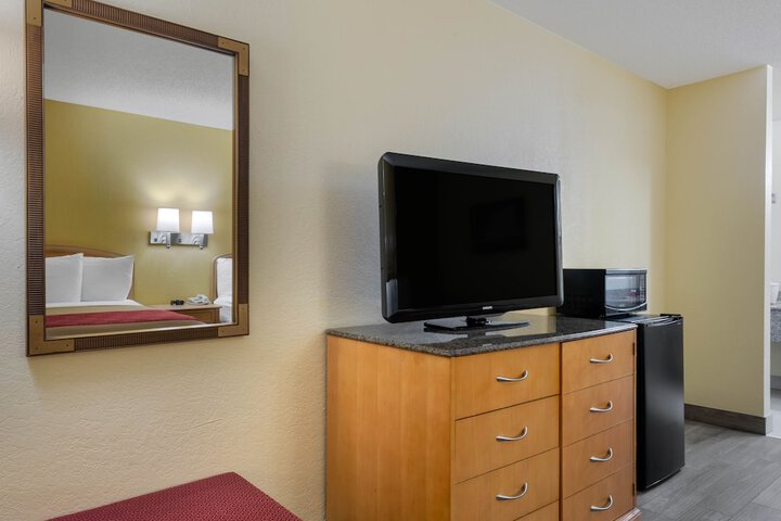 Room 15 of 23