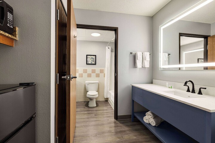 Room 53 of 62