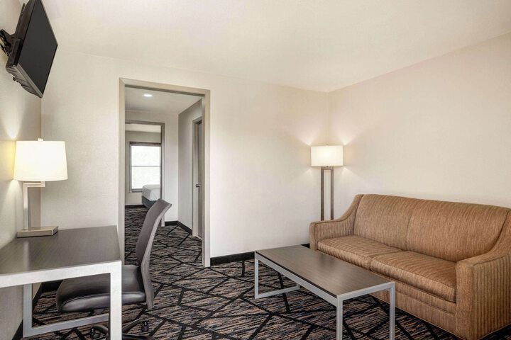 Room 17 of 32