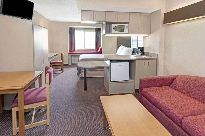 Red Lion Inn & Suites Elk Grove Village