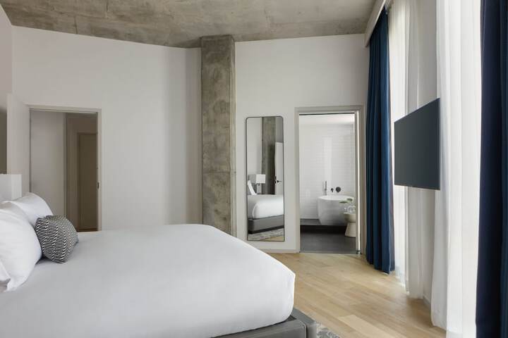 Room 47 of 105