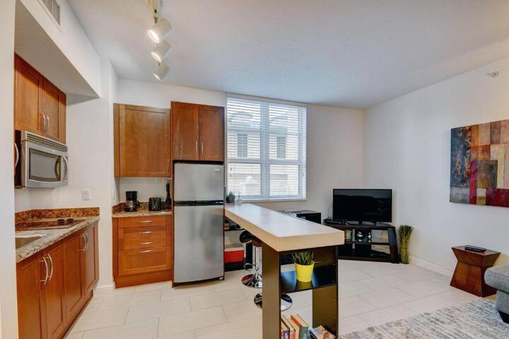 One bedroom in amazing condoBeach pass included!