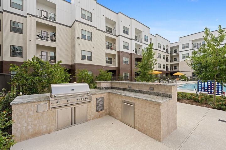 Landing Apartments Near Texas Childrens Hospital West Campus