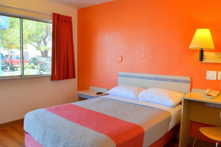Room 12 of 34