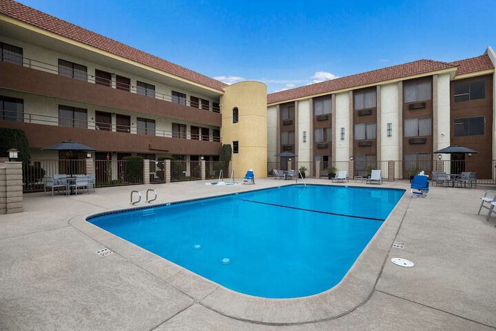 Pool 6 of 37