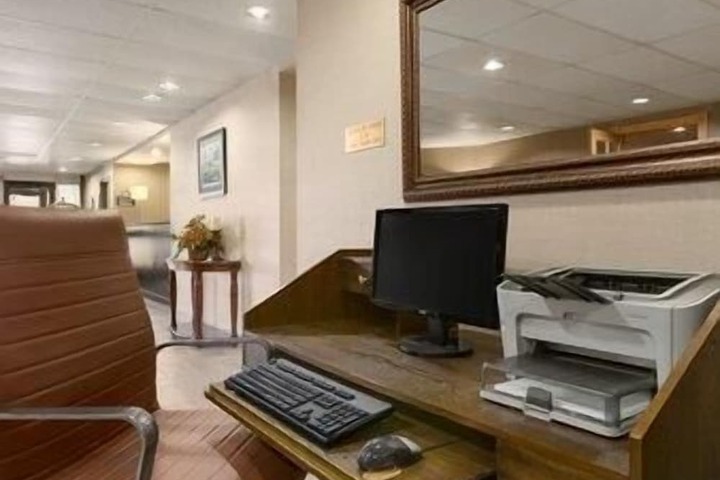 Business Center 21 of 21