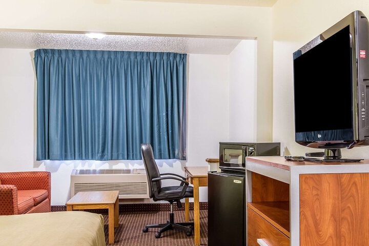 Econo Lodge Inn & Suites Pekin - Peoria Area