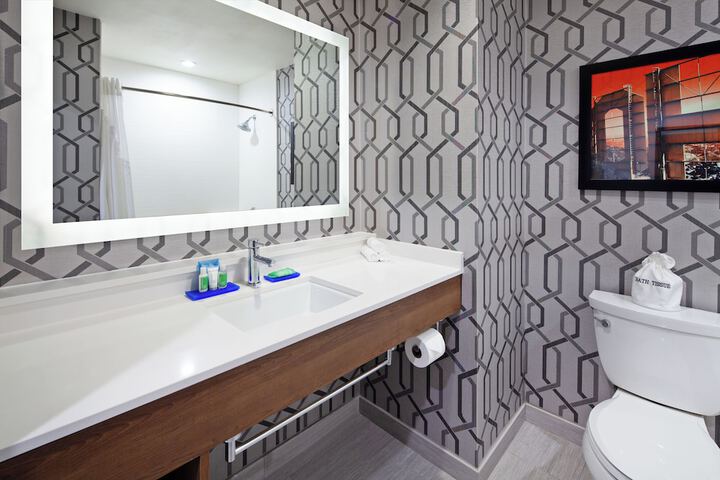 Room 32 of 68