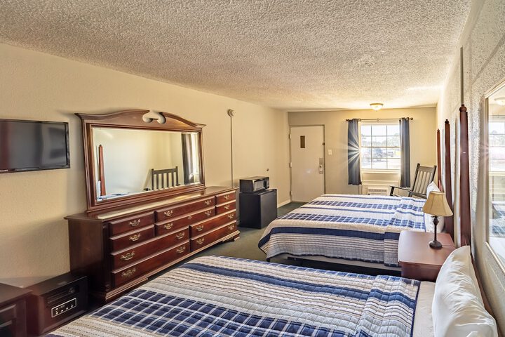 Room 12 of 33