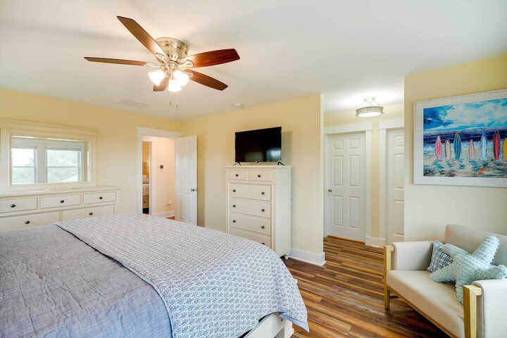 Corolla Vacation Rental w / Pool Walk to Beach!