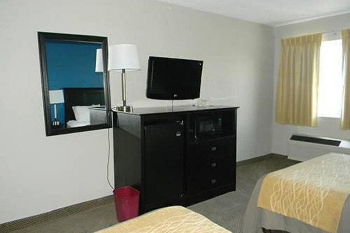 Room 11 of 38