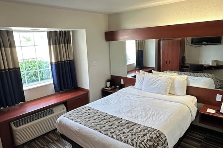 Microtel Inn & Suites by Wyndham Miami