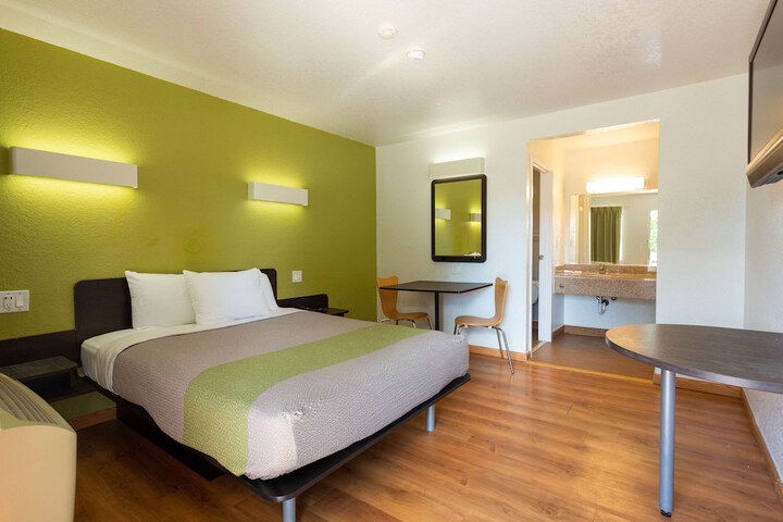 Room 15 of 34