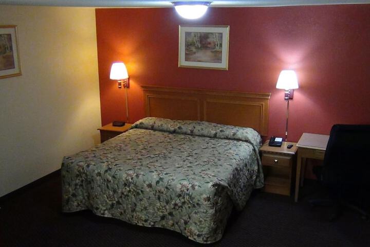 Room 9 of 18