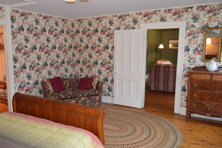 Canal Side Inn