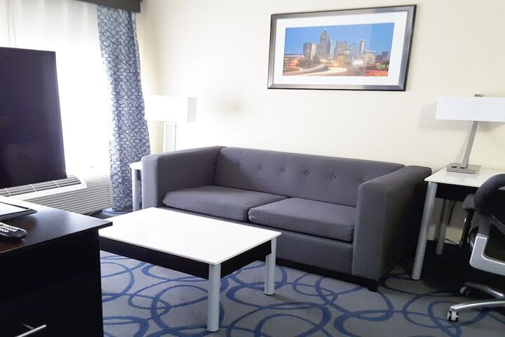 Holiday Inn Express Hotel & Suites by IHG