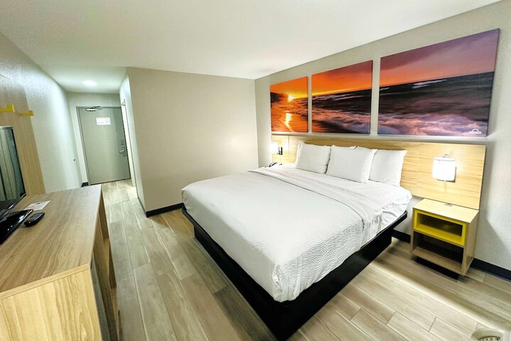 Room 7 of 24