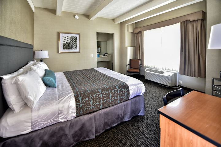 Room 30 of 48