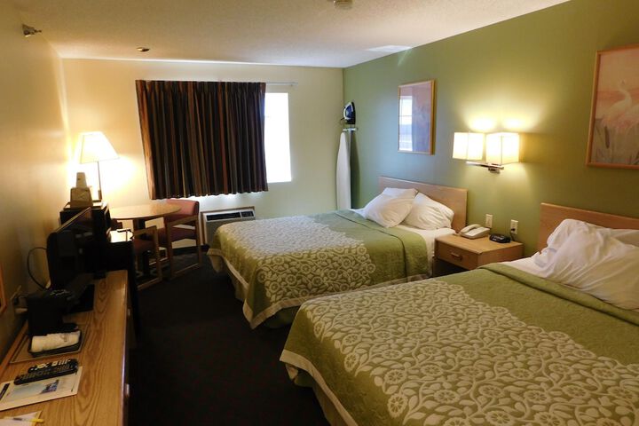Room 32 of 40