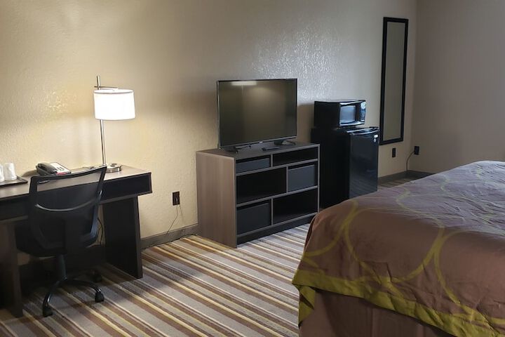 Room 8 of 18