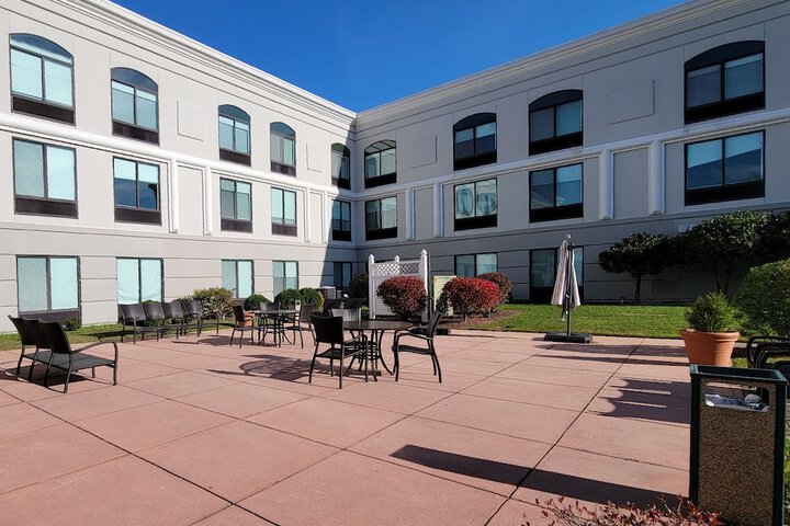 Hotel Exterior 89 of 90