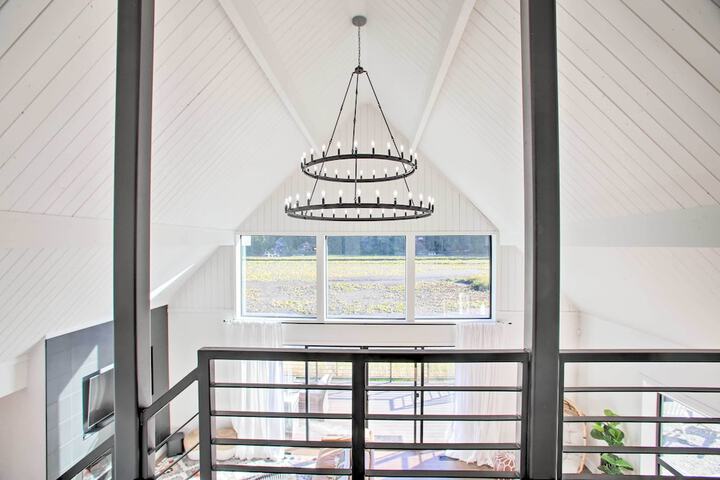A Contemporary Dream: Lakefront Rathdrum Oasis!