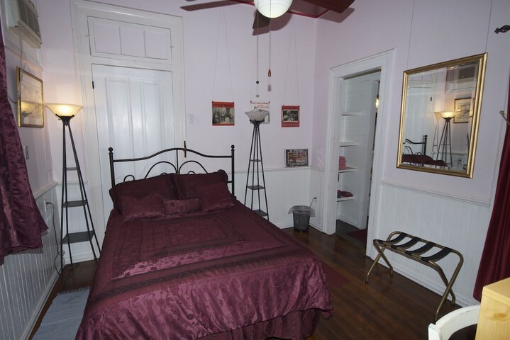 Room 11 of 35