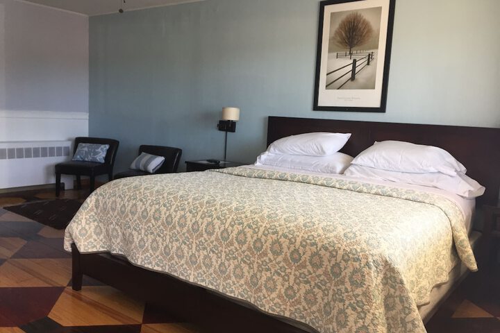 Room 7 of 10