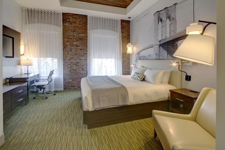 Room 21 of 37